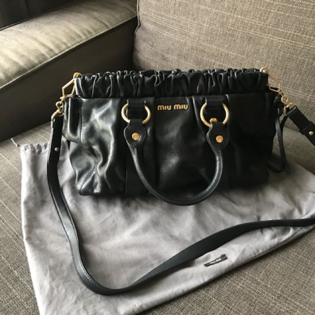 Authentic Mui Handbag With Dust Bag Size 13 X7 X5 Women S Authentic Mui Handbag With Dust Bag Size 13 X7 X5 Women S Fashion Bags Wallets On Carou