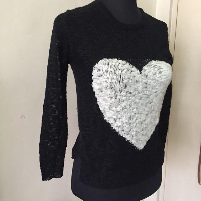 Heart pullover (Category: Others Tops) located in Dasmarinas. Submitted by millicentsofia (Listing ID 139447561, Image 2). Description: .