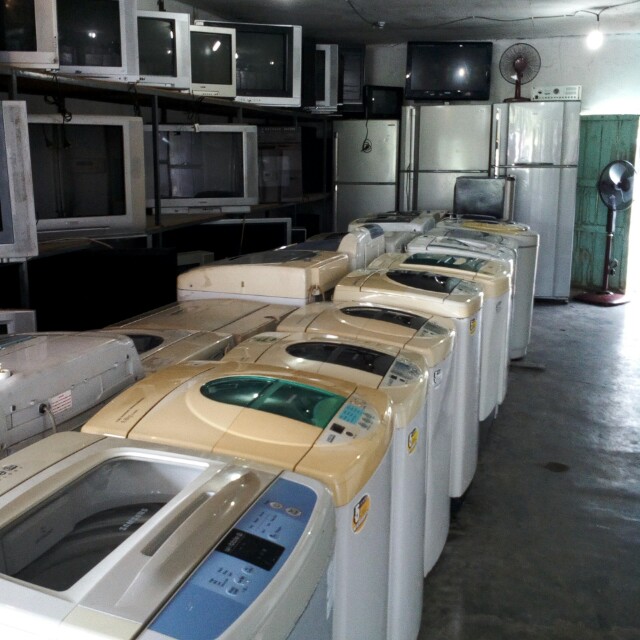 Mesin Basuh Peralatan Dapur Di Carou Tunjuk Banyak Lagi Peralatan Dapur Photo
