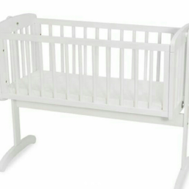 Mothercare swinging crib outlet