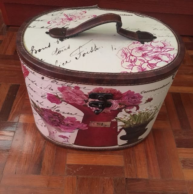 Multipurpose Box (Category: Storage Boxes & Baskets) located in Kuala Lumpur. Submitted by awinj (Listing ID 139437255, Image 1). Description: Beautiful container to keep your scarfs or others.