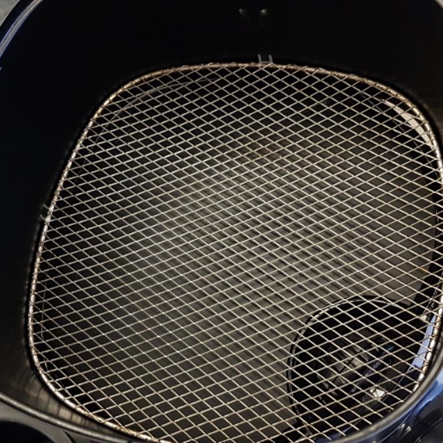 Philips HD9920 air fryer + Baking Tray, TV & Home Appliances, Kitchen Appliances, Fryers on