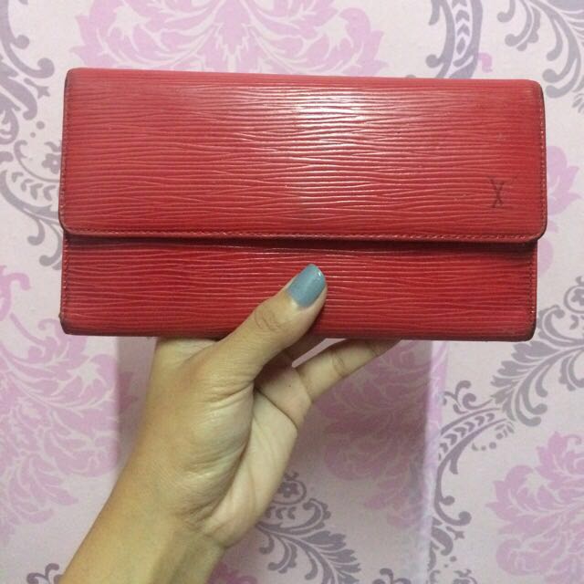 Authentic LV epi leather Sarah wallet, Women's Fashion, Bags & Wallets,  Wallets & Card Holders on Carousell