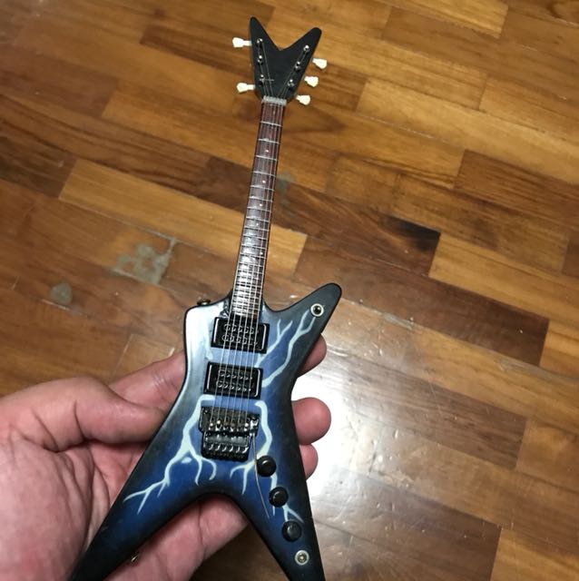 toy rock guitar