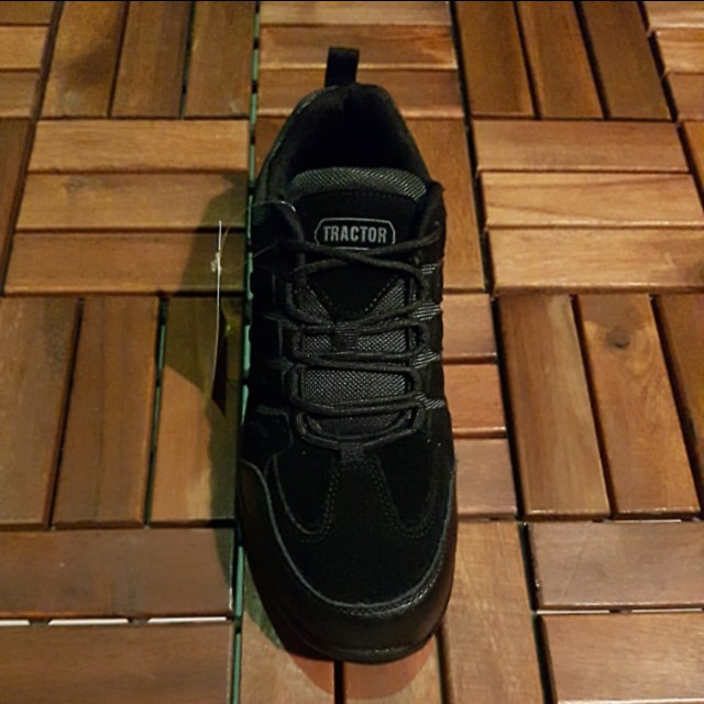 safety shoes black colour