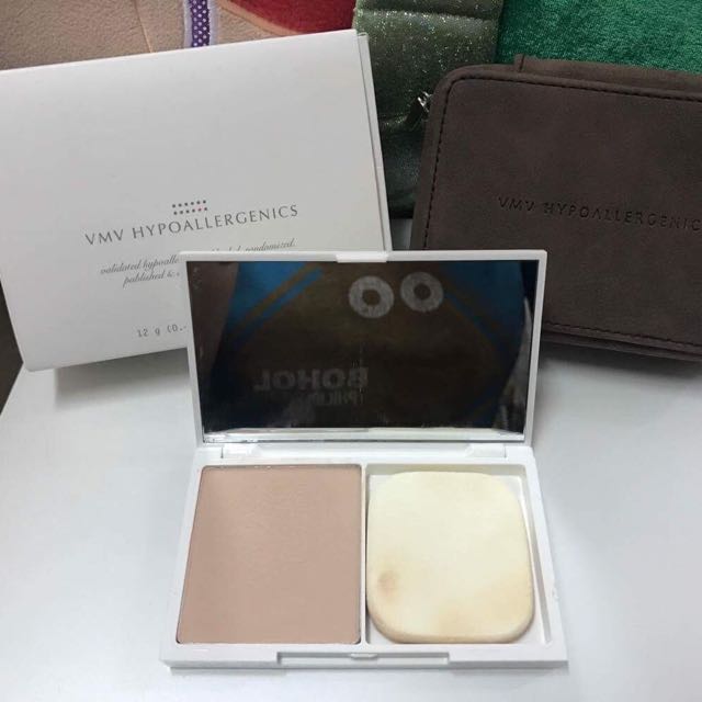 VMV Hypoallergenics powder foundation with spf 25 (Category: Face Care) located in Taguig. Submitted by blink108 (Listing ID 139508026, Image 1). Description: VMV Hypoallergenics Illuminants brilliant finish 25 powder foundation USED ONLY ONCE RFS: not my shade Bought this for Php 2,295.