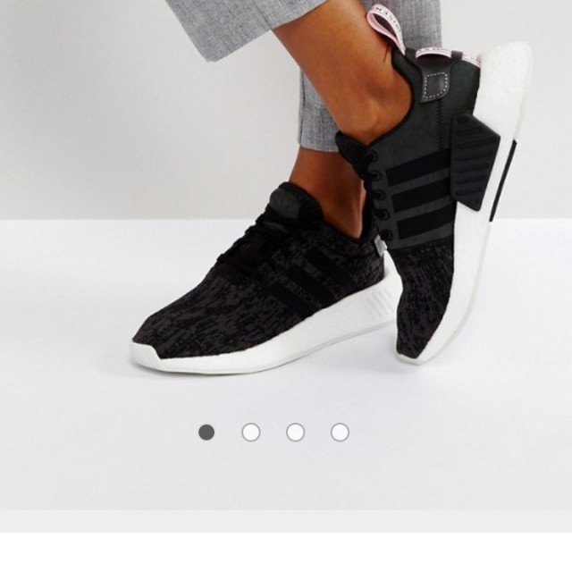 Adidas originals nmd outlet r2 trainers in black