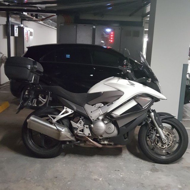 Selling 2011 Honda Vfr 800 X Crossrunner Motorbikes Motorbikes For
