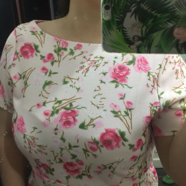 Apple & Eve floral dress (Category: Dresses) located in Las Pinas. Submitted by karleee15 (Listing ID 139860197, Image 2). Description: Floral Large dress. Good condition. Used only once.