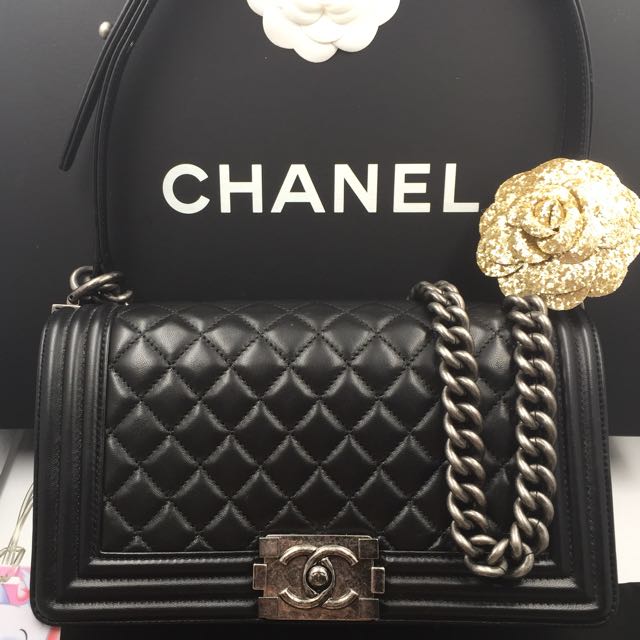 💕Chanel 25 series old medium boy bag in black calfskin, ruthenium