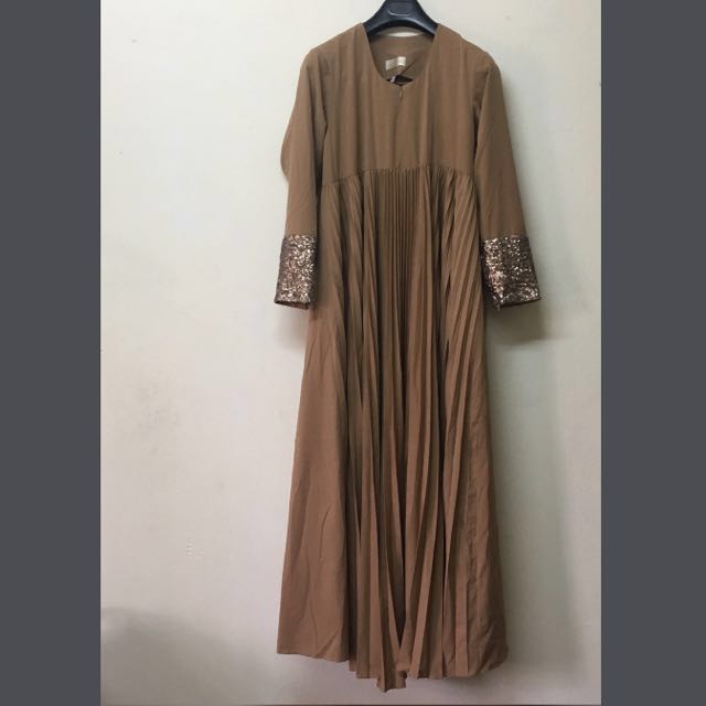 jubah pleated