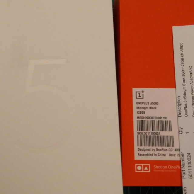 不是5T) OnePlus 5 One Plus 5 一加5 1+ 5香港行貨黑色8GB RAM+128GB