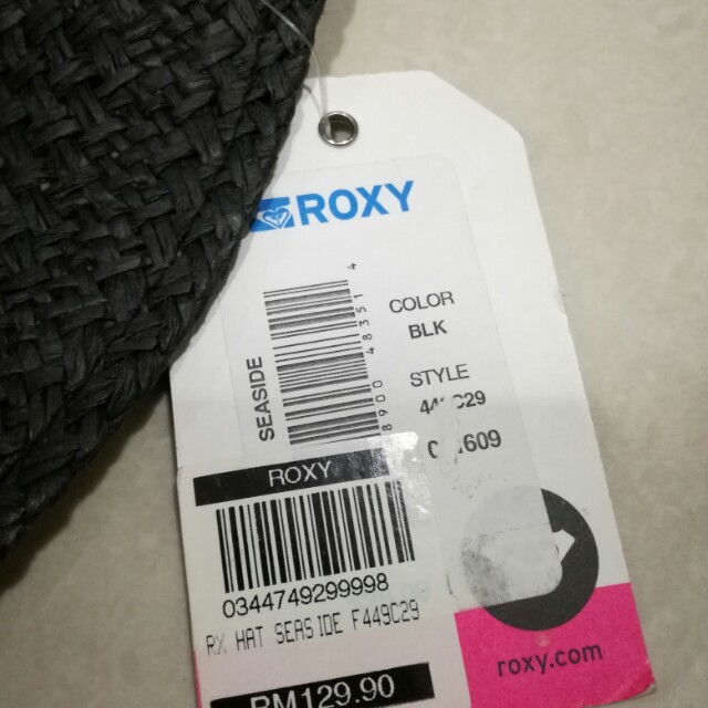 ROXY hat (Category: Hats & Beanies) located in Kuala Lumpur. Submitted by weiweicrystal (Listing ID 139865433, Image 2). Description: 1pcs of ROXY beach hat for sale item new with tag, selling cheap because of small defect on the hat ( refer to picture no.4) deffect area not obvious due the the texture of the hat.