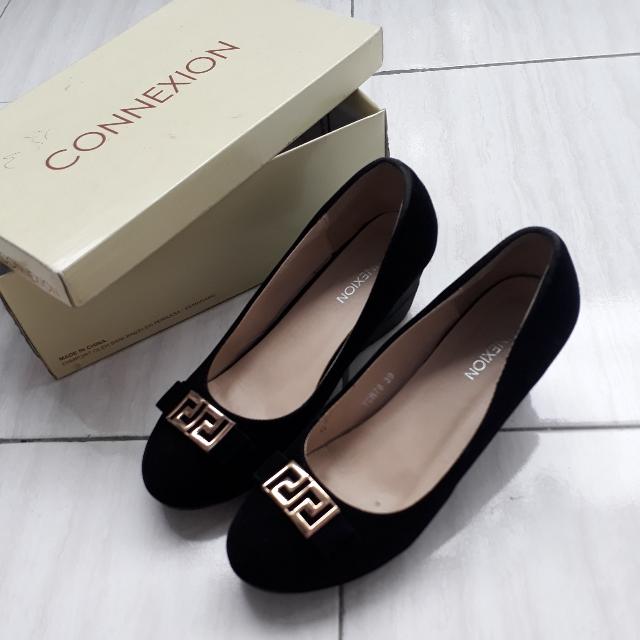 Sepatu Wedges Hitam Bludru Fesyen Wanita Sepatu Di Carousell