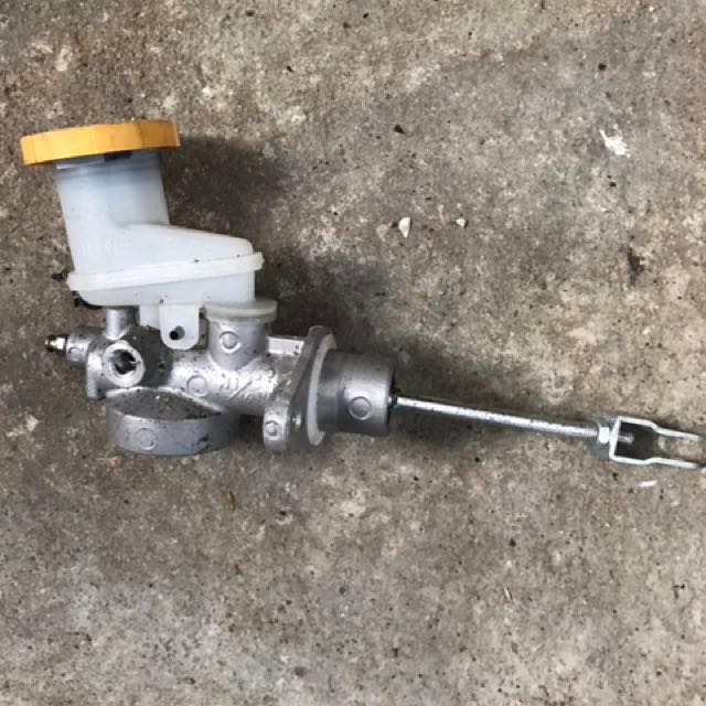 Subaru clutch master cylinder, 汽車配件, 改裝、內外零件 Carousell
