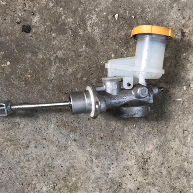 Subaru clutch master cylinder, 汽車配件, 改裝、內外零件 Carousell