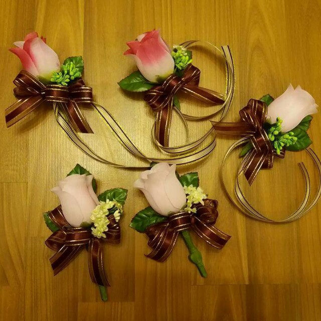 手作襟花,高成本用磁石扣,不怕弄损衣物;襟花可按需要转手花.