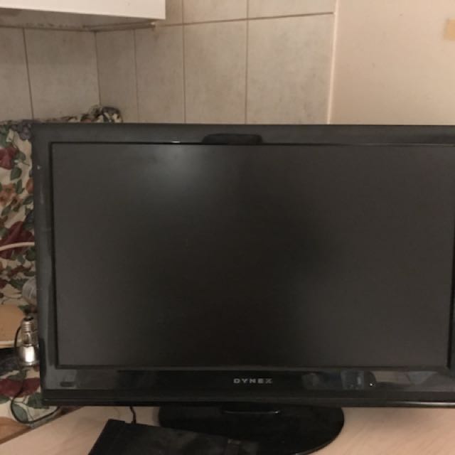 Dynex 32” Flat Screen TV, Electronics 