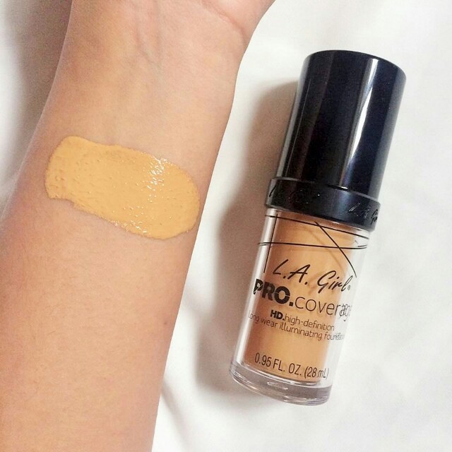 la girl illuminating foundation