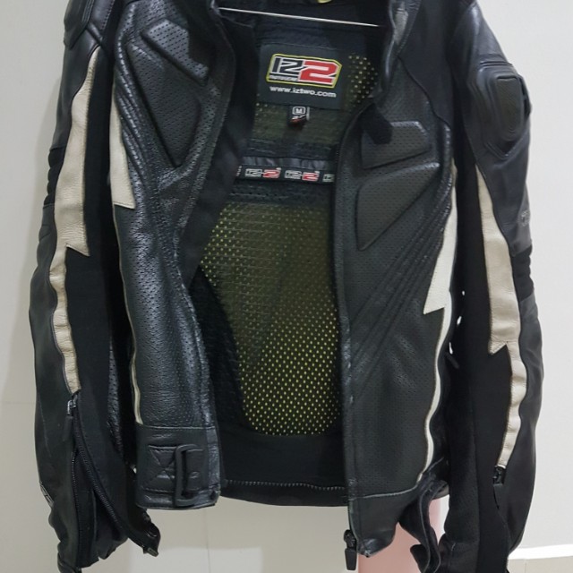 Iz2 full padding riding jacket Auto Accessories on Carousell