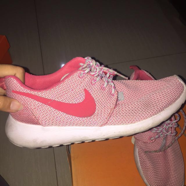 nike roshe run harga