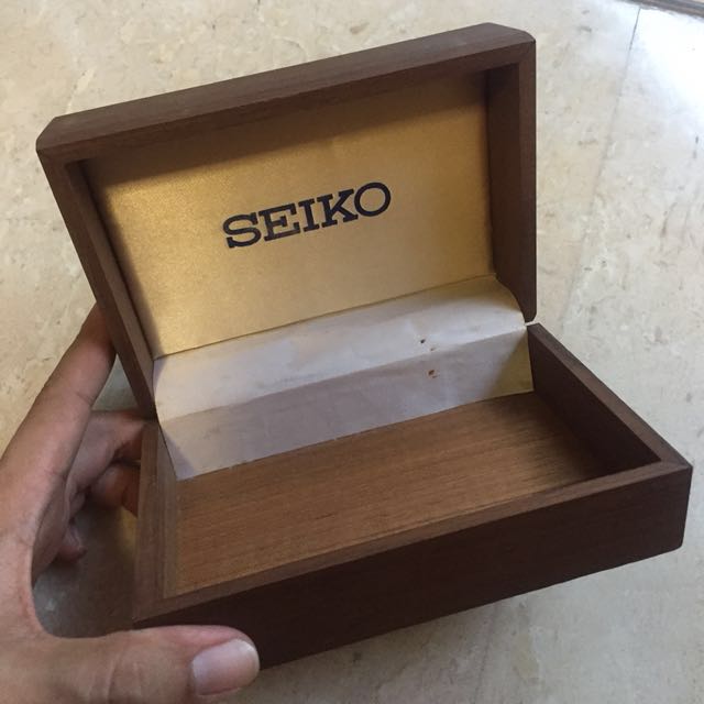 Vintage seiko wooden box 6159 6105, Men's Fashion, Watches & Accessories,  Watches on Carousell