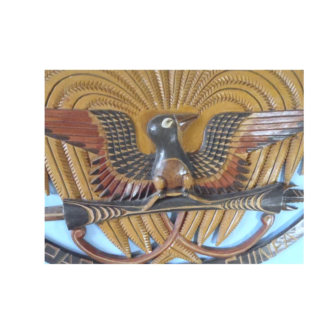 Vintage Wood Carving Papua New Guinea Coats Of Arm Bird Of Paradise