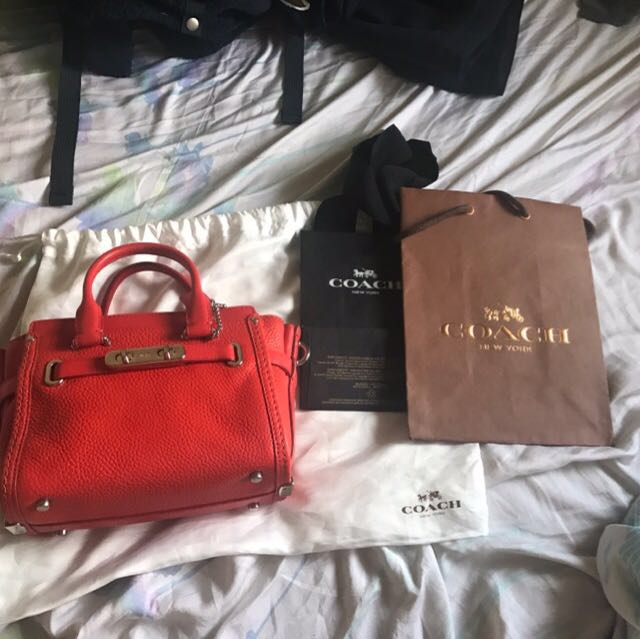 Coach swagger red discount