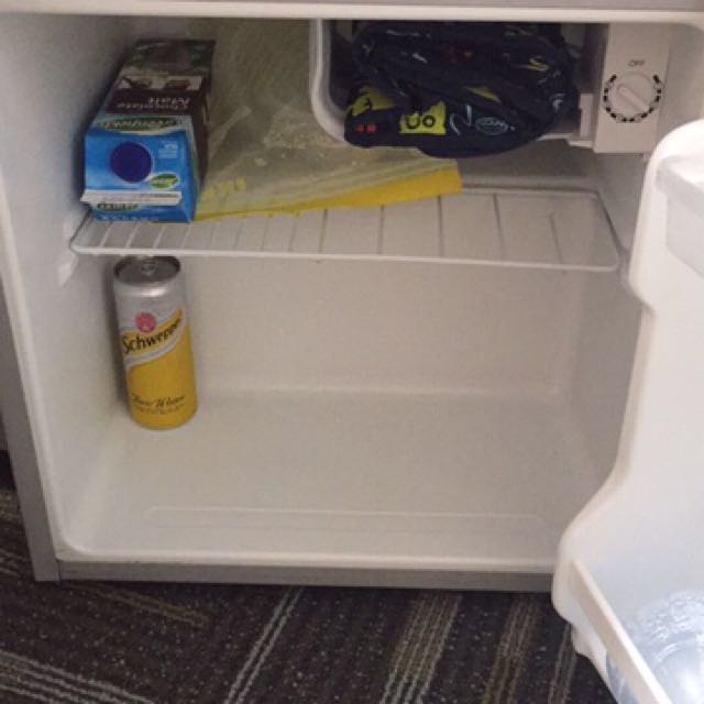 Mini/Small bar fridge breastfeeding, dorm, office, TV & Home