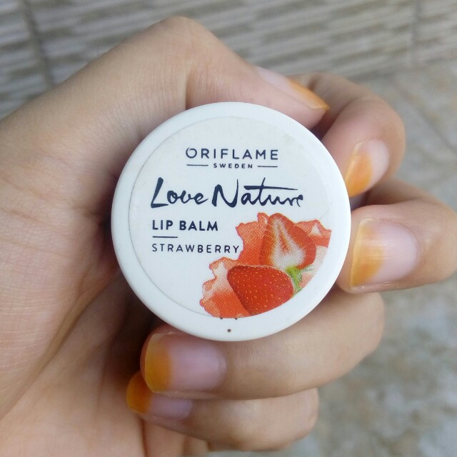 Oriflame Love Nature Lip Balm Strawberry Kesehatan Kecantikan Rias Wajah Di Carousell