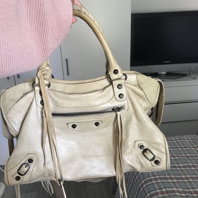 Balenciaga praline city clearance