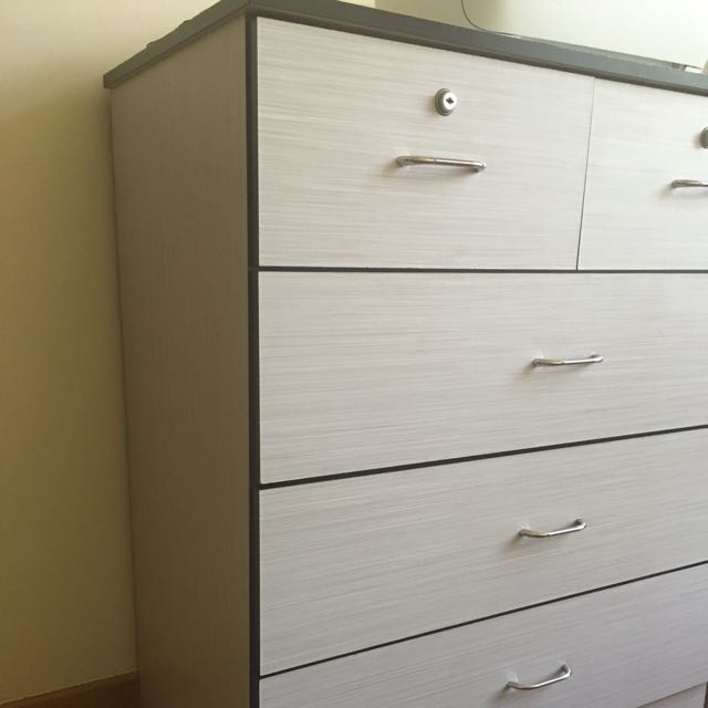 How do you deal with a sibling like this? Lipstick Alley