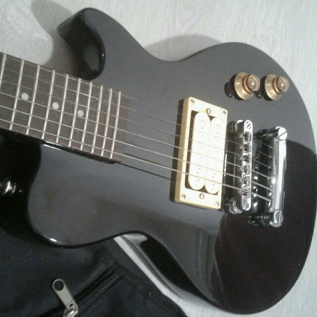 Greg Avion Mini Electric Guitar, Hobbies & Toys, Music & Media