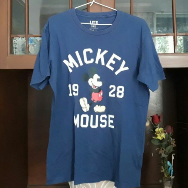 kaos uniqlo mickey mouse