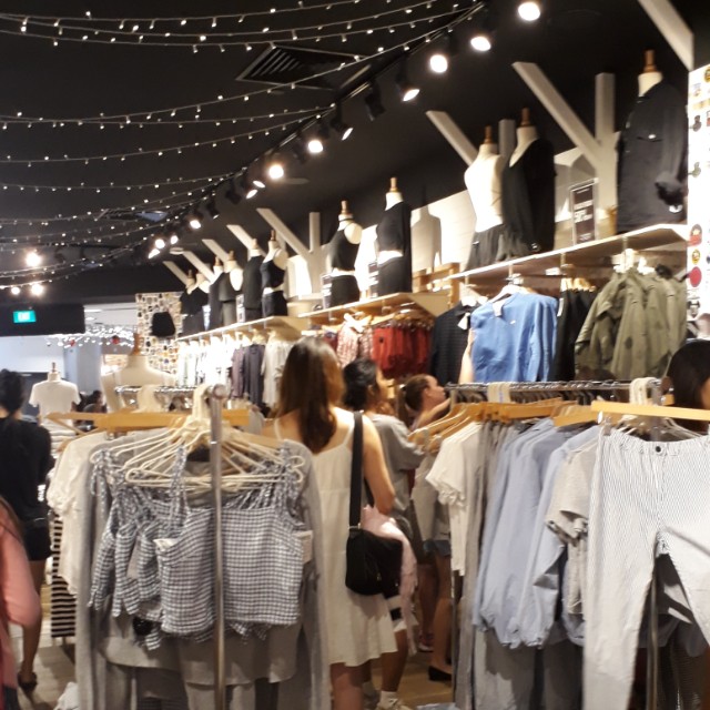OMG: Brandy Melville Is Opening at The Grove Next Month - Racked LA