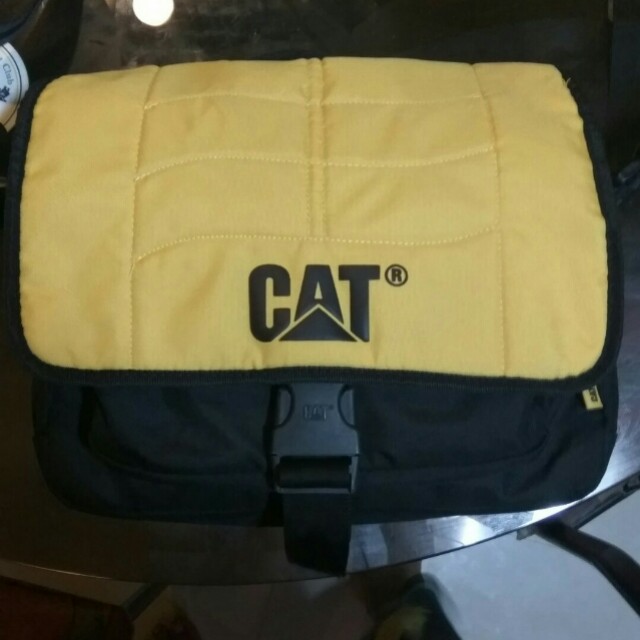 Preloved CAT Caterpillar Sling Messenger Bag, Men's Fashion, Bags