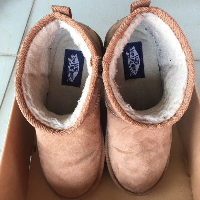 Ugg Vans furry boots, 女裝, 女裝鞋 
