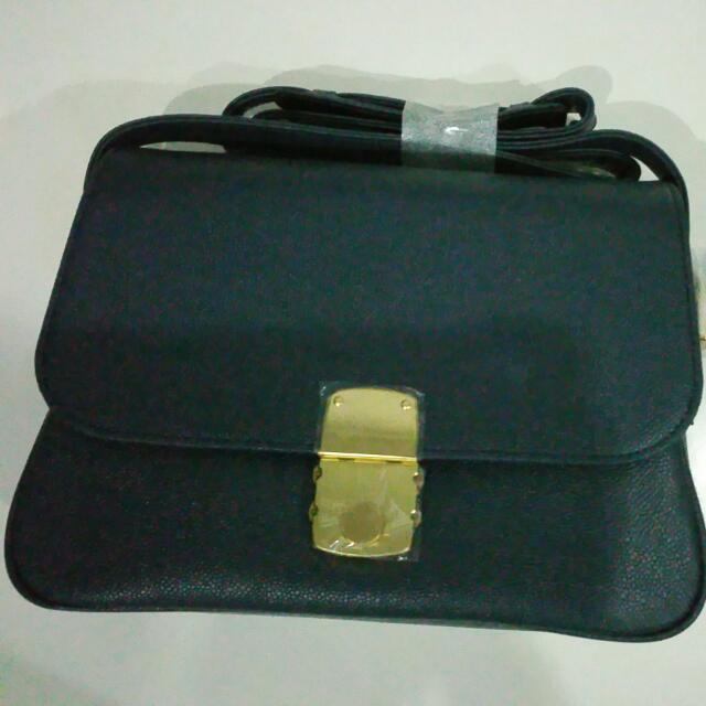 sia stewardess sling bag