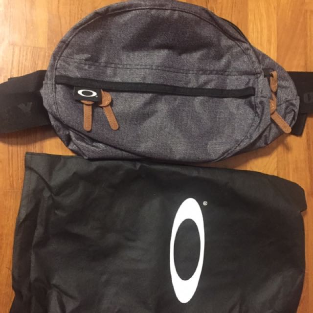 oakley crossbody bag