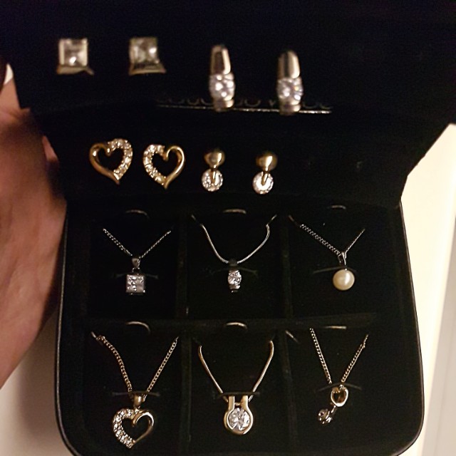 Clearance Eduardo Verde earrings and necklaces brand new