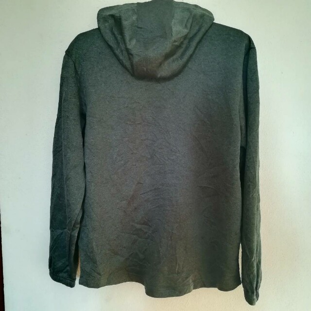 Converse (Category: Hoodies) located in Machang. Submitted by j.astore (Listing ID 140474065, Image 2). Description: *Hoodie *Pit 19x27.5 *Condition 9/10 Whatsapp 0136464051.