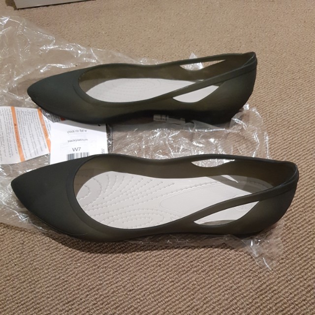 crocs rio flat size 7