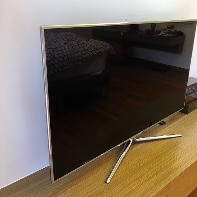 Samsung LED 55' TV model UA55D8000YNXXS with 2 3D glasses and camera