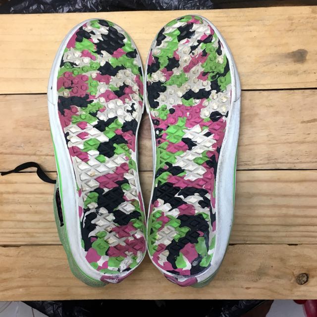 Pink store croc vans