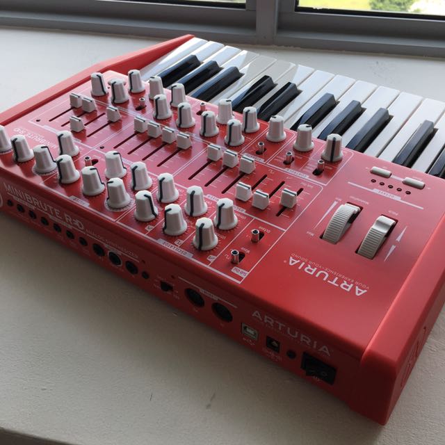 Arturia 2025 minibrute red