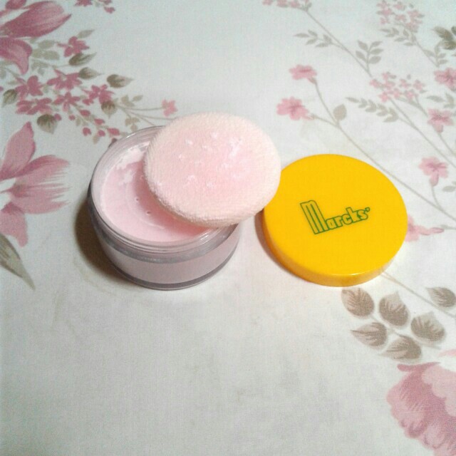 Bedak Marcks Isi Penuh Warna Pink Kesehatan Kecantikan Rias Wajah Di Carousell
