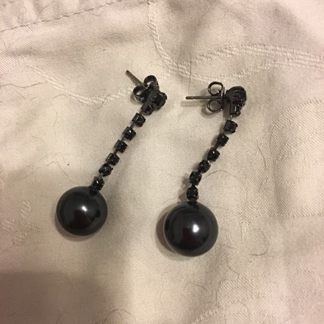 Classy Genuine AGATHA Black Crystal Black pearl Earrings Luxury
