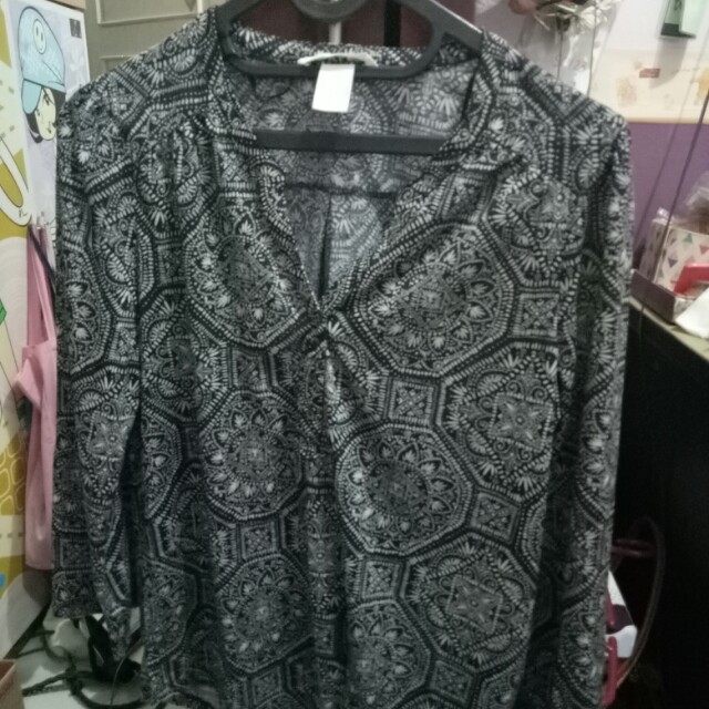 H M Pattern Blouse Ukuran Xs Fesyen Wanita Pakaian Wanita Atasan Di Carousell