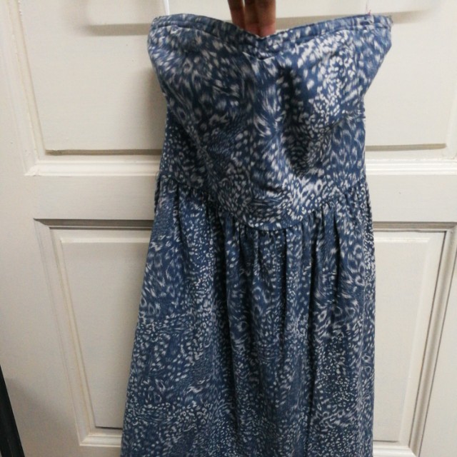 Hollyhoque sweetheart dress (Category: Traditional & Ethnic wear) located in Kota Kinabalu. Submitted by lueeeeee (Listing ID 140823424, Image 1). Description: Size big s/m.