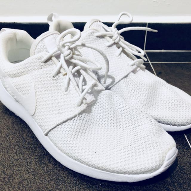 roshe one triple white